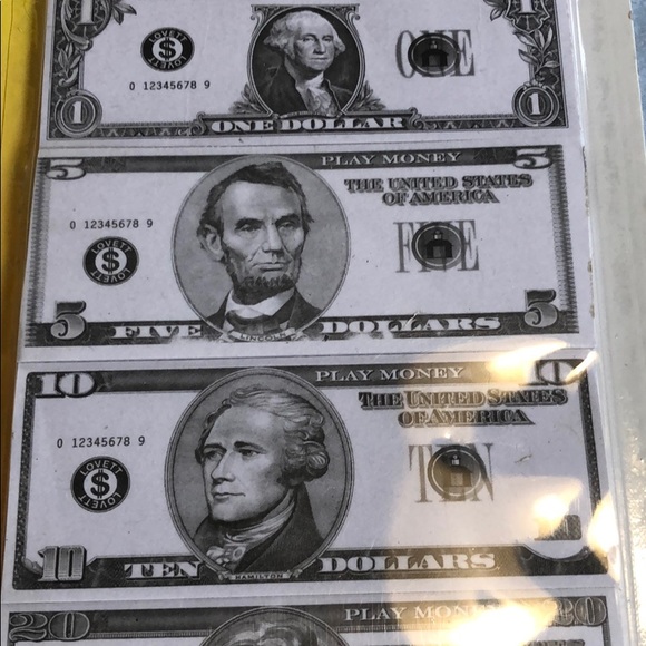 FREE W/ BUNDLE Play money - Picture 3 of 5